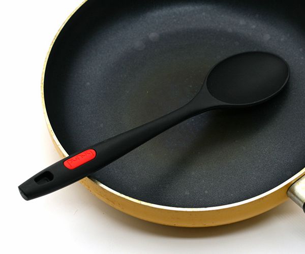 家用硅膠勺子批發(fā)，耐高溫硅膠湯勺_硅膠廚具